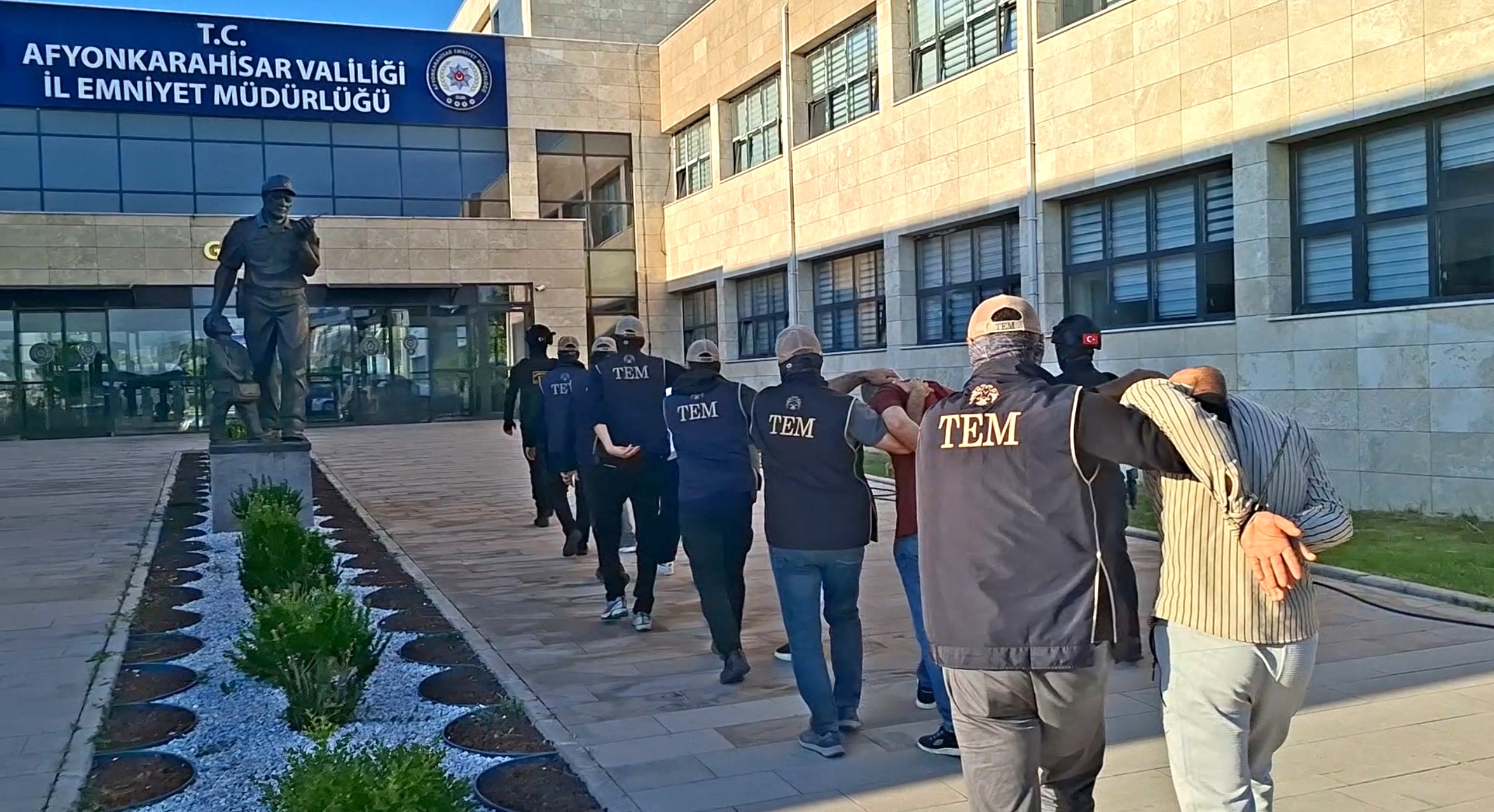 Afyonkarahisar İl Emniyet Müdürlüğü, devletimizin birliğini ve milletimizin huzurunu hedef