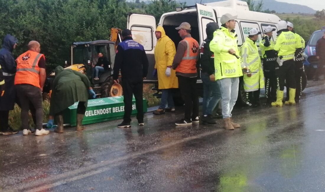 Isparta’nın Gelendost ilçesinde tur midibüsünün devrilmesi sonucu meydana gelen kazada
