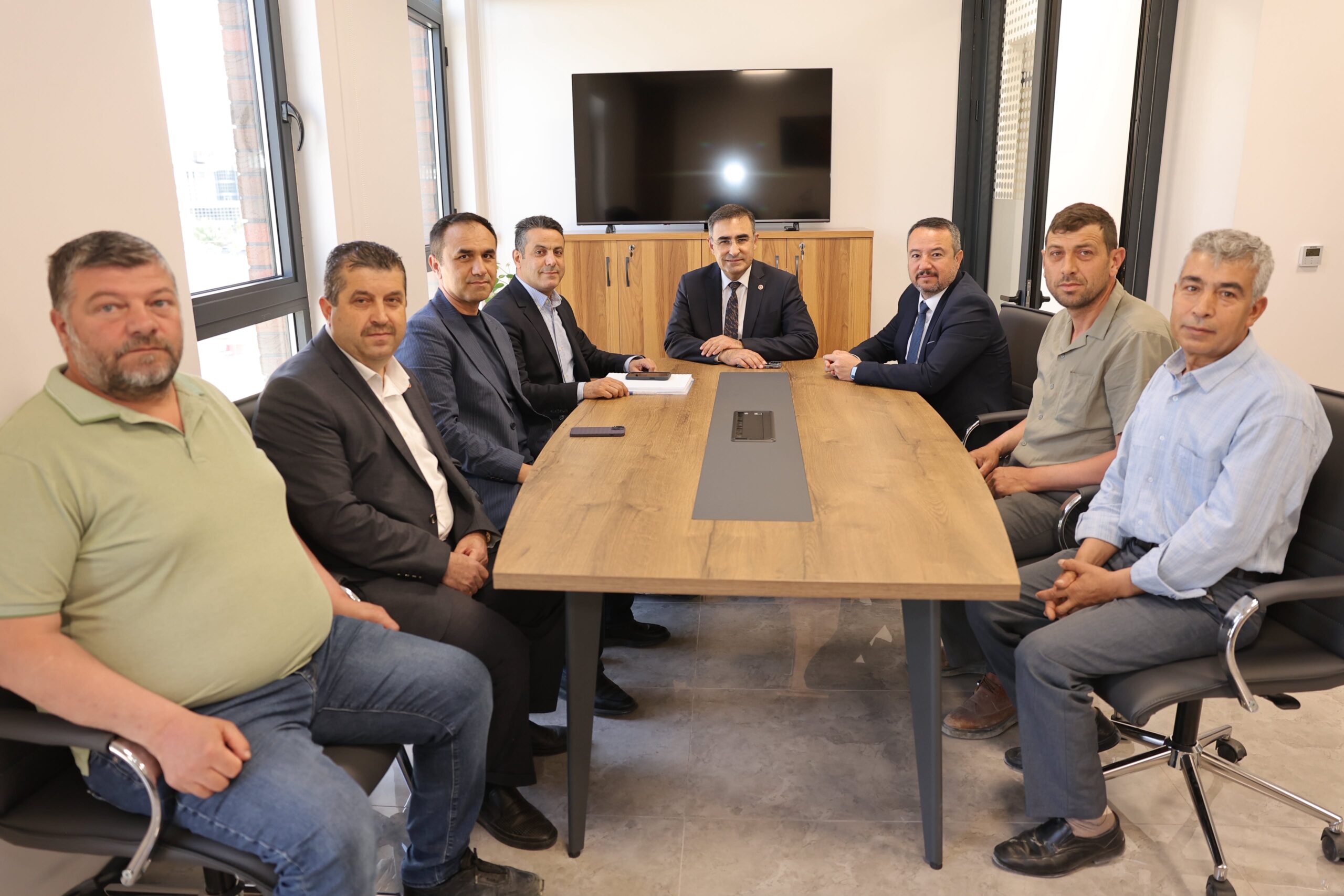 AK Parti Afyonkarahisar Milletvekili Dr. Hasan Arslan, teşkilat mensuplarıyla birlikte