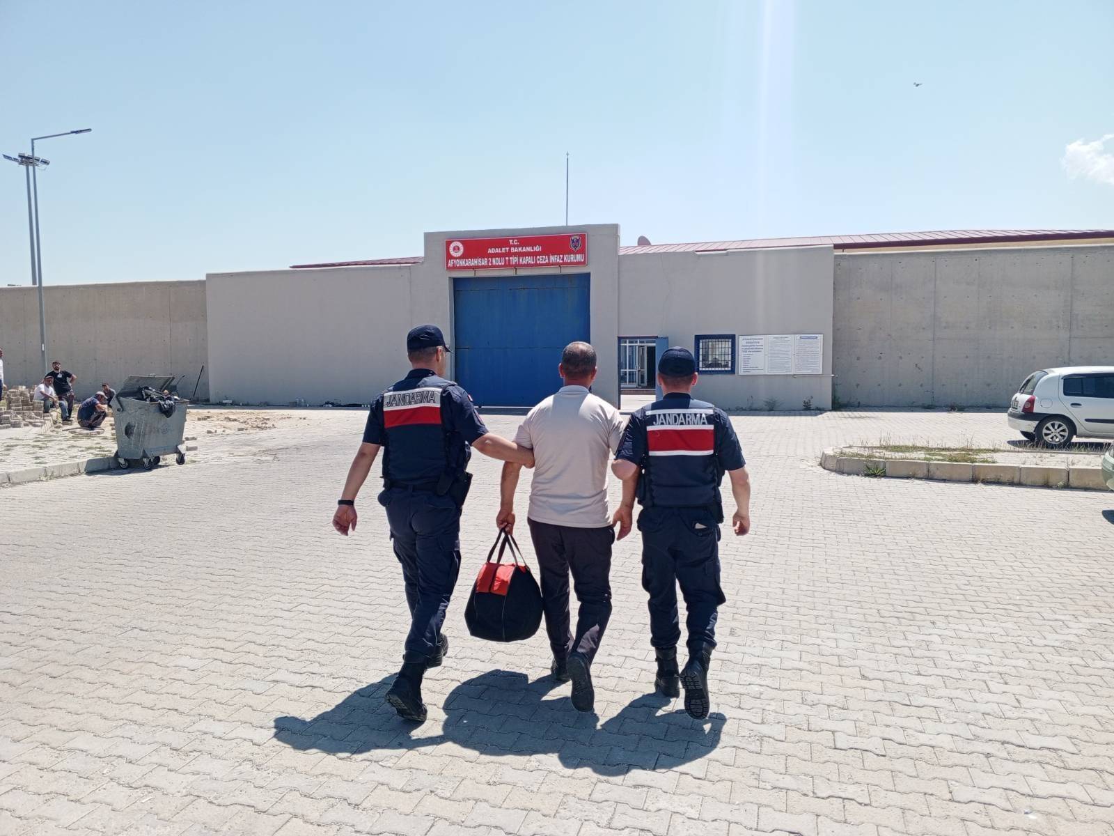 Afyonkarahisar İl Jandarma Komutanlığı ekiplerinin İhsaniye ilçesinde gerçekleştirdiği titiz operasyon