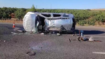 Şanlıurfa’nın Bozova ilçesinde otomobilin devrilmesi sonucu 2 kişi hayatını kaybetti,