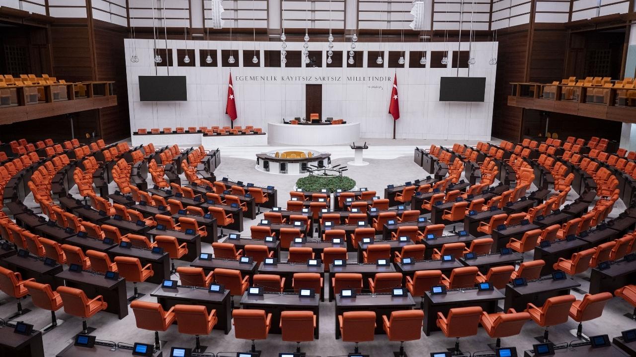 Türkiye Büyük Millet Meclisi'nde (TBMM) yeni yasama dönemiyle birlikte vekiller