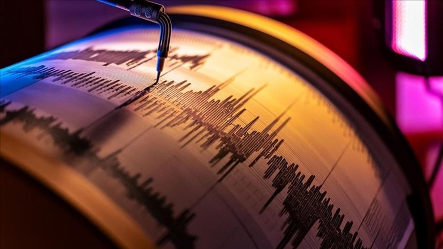 Afyonkarahisar’ın Sinanpaşa ilçesinde gece saatlerinde hafif şiddetli bir yer sarsıntısı