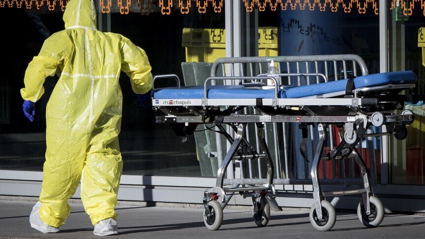 Fransa Sağlık Bakanı Stephanie Rist, ülkedeki ilk Ebola vakasıyla temas