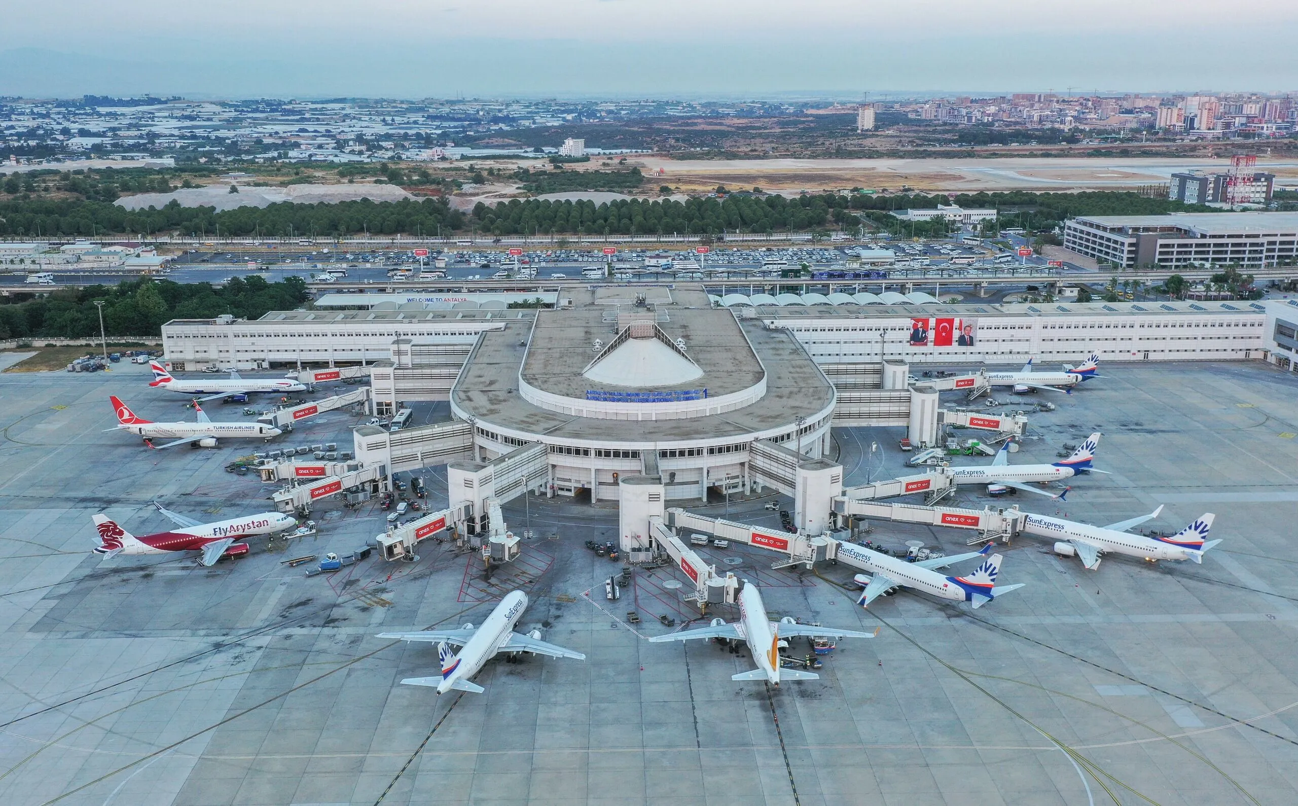 İstanbul'daki iki havalimanı, 78 ilin nüfusundan fazla yolcu ağırladı 1 İstanbul'daki iki havalimanı, 78 ilin nüfusundan fazla yolcu ağırladı