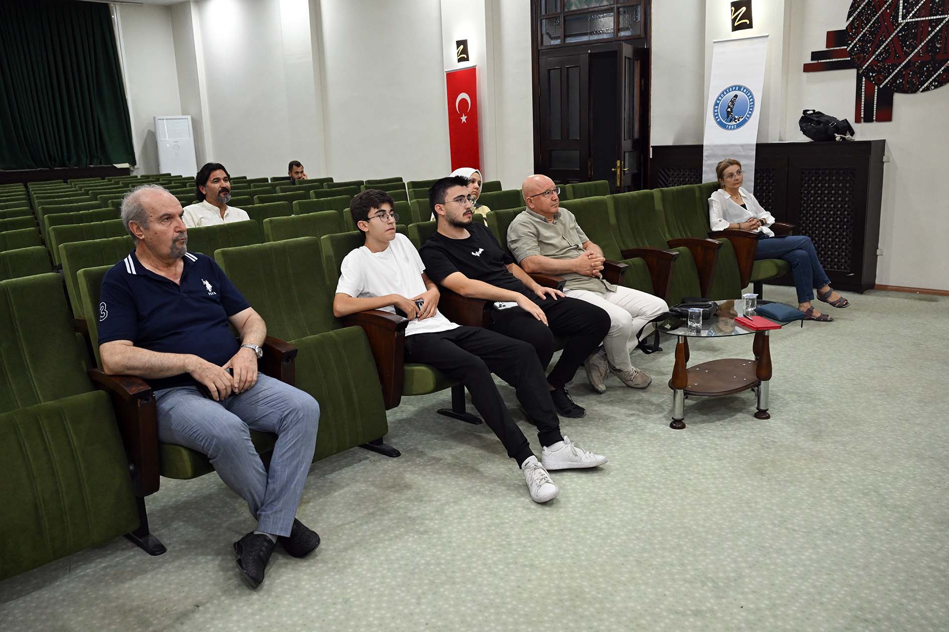 AKÜ’de “Geleceğin Mesleklerinde Gastronomi” Söyleşisi 2 AKÜ’de “Geleceğin Mesleklerinde Gastronomi” Söyleşisi