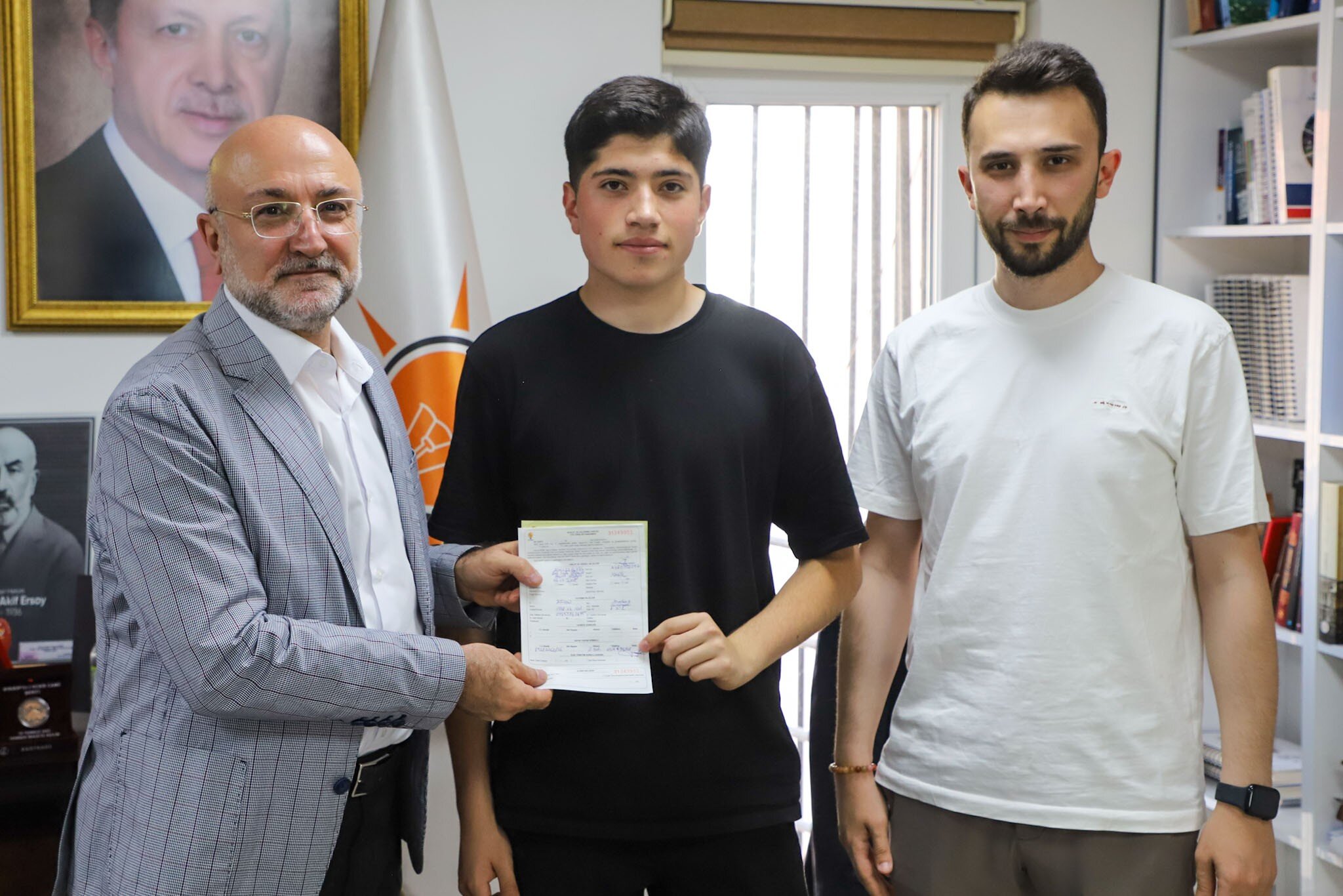 18 yaşına girdi, AK Partili oldu 1 18 yaşına girdi, AK Partili oldu