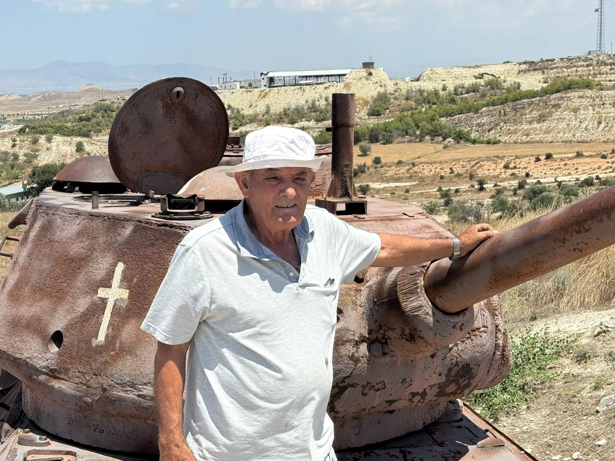 Kıbrıs'ın "Tutsak Tankları" 52 yıldır sergileniyor 1 Kıbrıs'ın "Tutsak Tankları" 52 yıldır sergileniyor