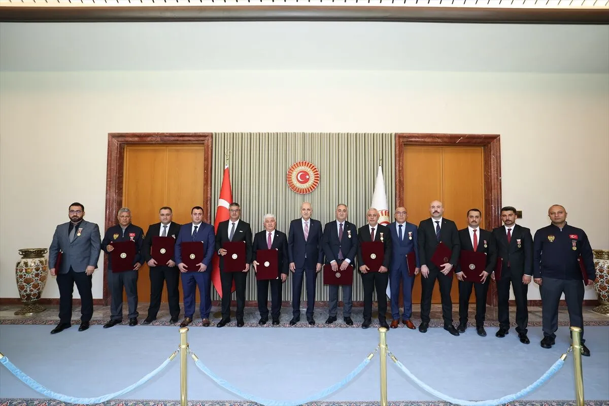 TBMM Başkanı Kurtulmuş'tan 15 Temmuz gazilerine "Teşekkür Beratı" takdimi 1 TBMM Başkanı Kurtulmuş'tan 15 Temmuz gazilerine "Teşekkür Beratı" takdimi