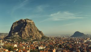 Afyonkarahisar'da yeni hafta az bulutlu ve sıcak bir havayla başladı.