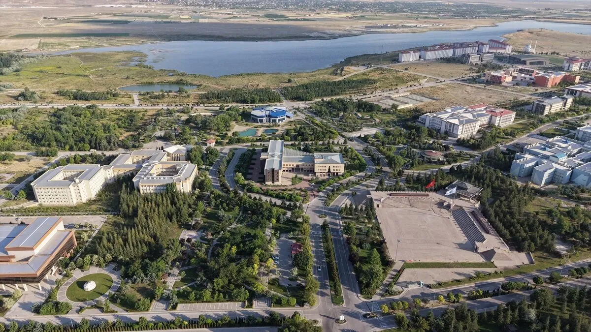 Arıtılmış atık sular üniversitede yeşil alanlarda ve tarımsal üretimde kullanılıyor 1 Arıtılmış atık sular üniversitede yeşil alanlarda ve tarımsal üretimde kullanılıyor