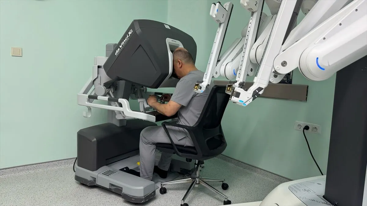 Uyku apnesi robotik cerrahiyle tedavi ediliyor 2 Uyku apnesi robotik cerrahiyle tedavi ediliyor