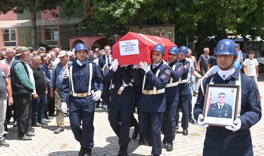 Van'da görev yapan Jandarma Uzman Çavuş Mustafa Başer, yıllık izin