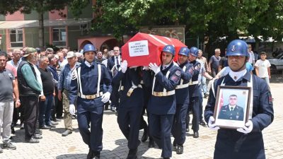 Van'da görev yapan Jandarma Uzman Çavuş Mustafa Başer, yıllık izin