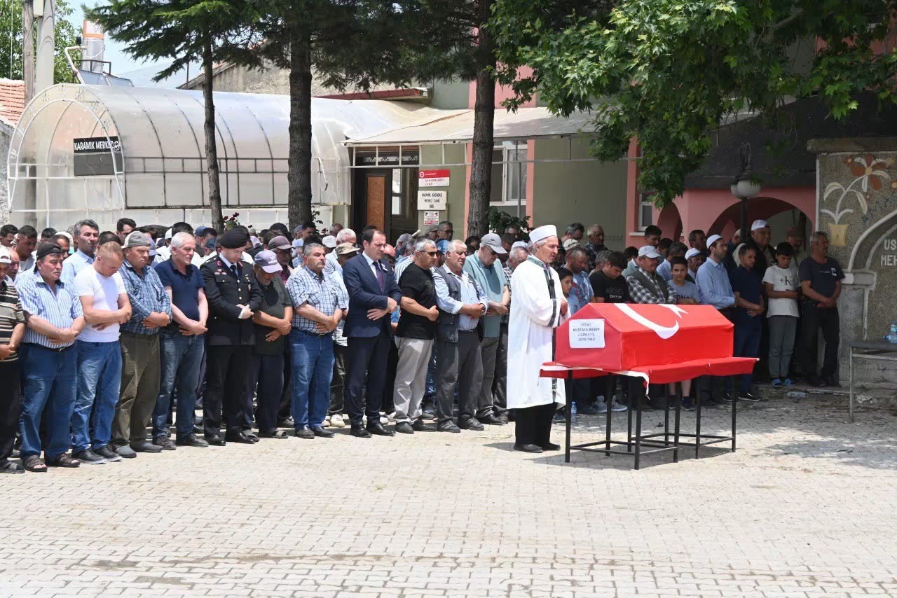 Afyonlu uzman çavuş, senelik izinde kalbine yenik düştü 3 Afyonlu uzman çavuş, senelik izinde kalbine yenik düştü