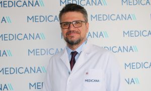 Güneşten korunmanın en etkili yönteminin, güneş koruyucularını fiziksel korunma önlemleriyle