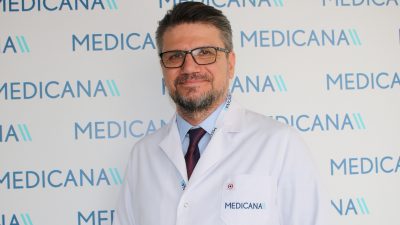 Güneşten korunmanın en etkili yönteminin, güneş koruyucularını fiziksel korunma önlemleriyle