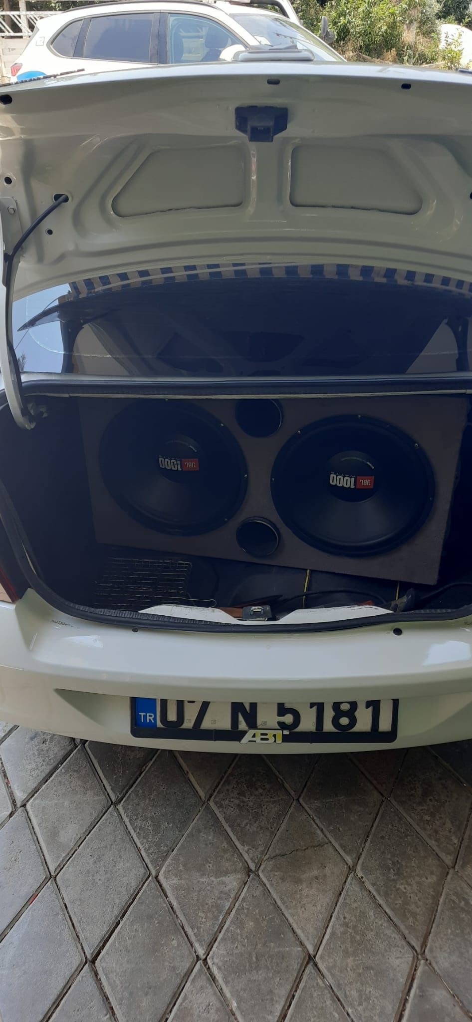 Yüksek sesle müzik açtılar, 246 bin 898 TL cezayı yediler 3 Yüksek sesle müzik açtılar, 246 bin 898 TL cezayı yediler