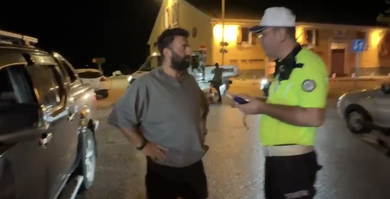 Alkol çıkmayınca sevinçten yerinde duramadı 1 Alkol çıkmayınca sevinçten yerinde duramadı