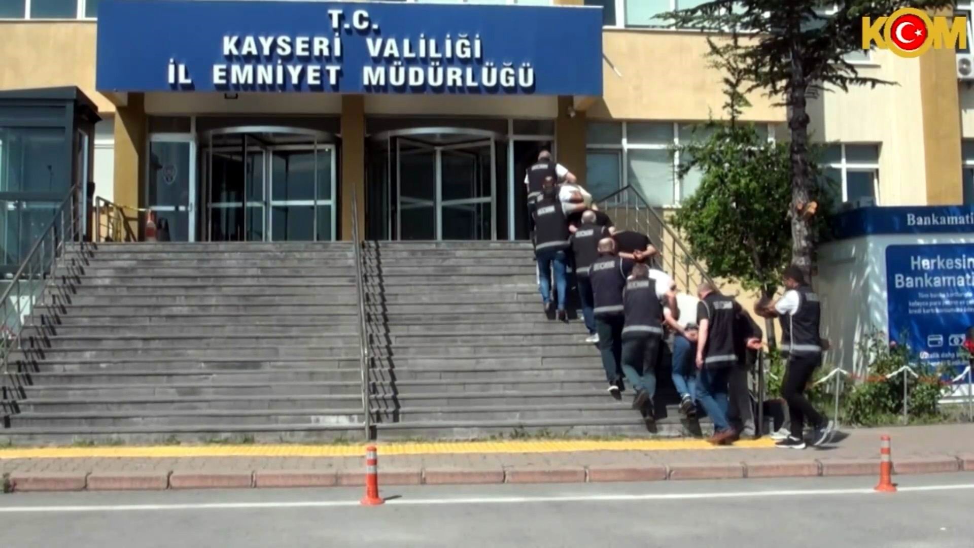 Kayseri merkezli 6 ilde gerçekleştirilen operasyonlarda ehliyet sınavlarında usulsüzlük yaptıkları