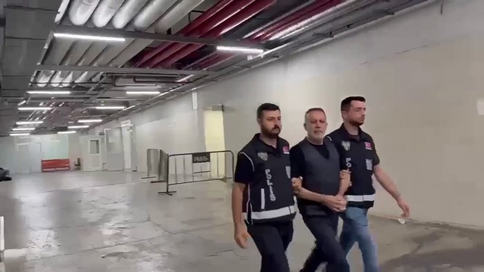 Haluk Levent'in elleri kelepçeli görüntüsü ortaya çıktı 1 Haluk Levent'in elleri kelepçeli görüntüsü ortaya çıktı
