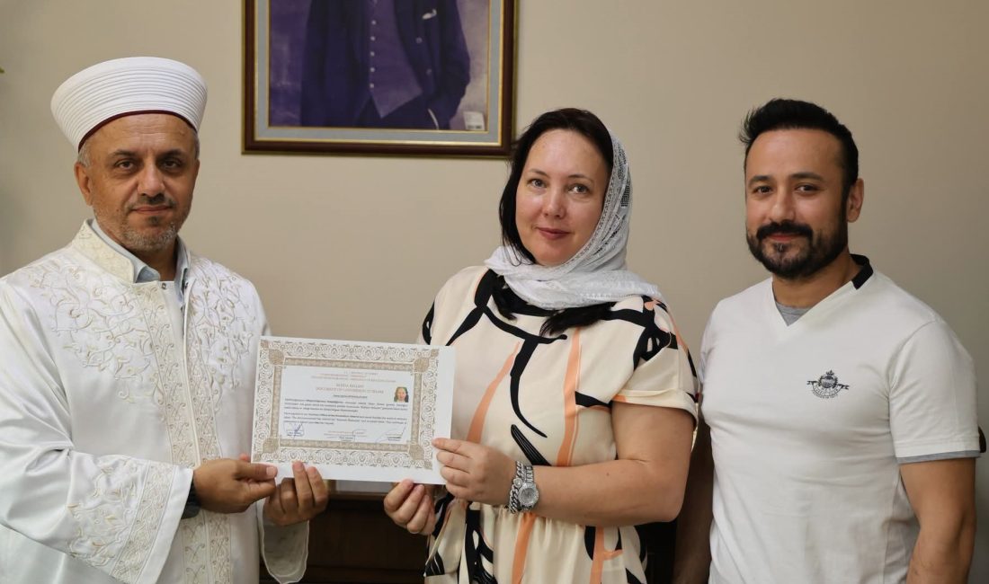 Müslüman olma arzusu ile Türkiye’ye gelen Ukrayna uyruklu Olena Mykhailovska,