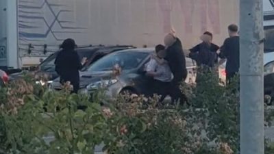 Konya’nın Ilgın ilçesinde trafikte çıkan yumruklu kavga, cep telefonu kamerasına