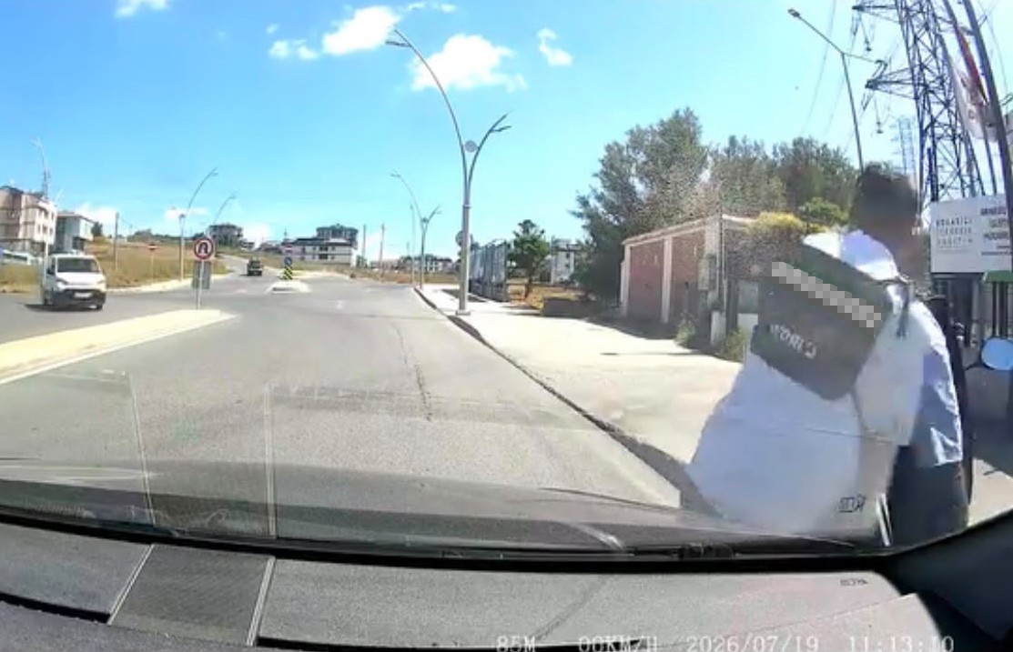 İnsanlık ölmüş! Trafikte uyarıya tornavidalı cevap 1 İnsanlık ölmüş! Trafikte uyarıya tornavidalı cevap