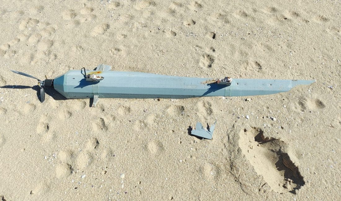 Arnavutköy Karaburun sahiline vuran ve ilk incelemelerde düşerek parçalanmış kamikaze