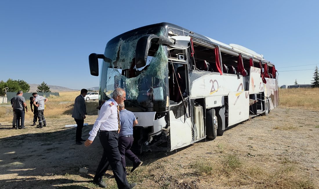 Kütahya-Afyonkarahisar kara yolunda meydana gelen otobüs kazasında yaralanan 31 kişiden