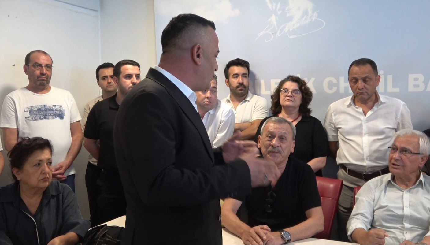 Bilecik'te CHP binasında gergin anlar 1 Bilecik'te CHP binasında gergin anlar
