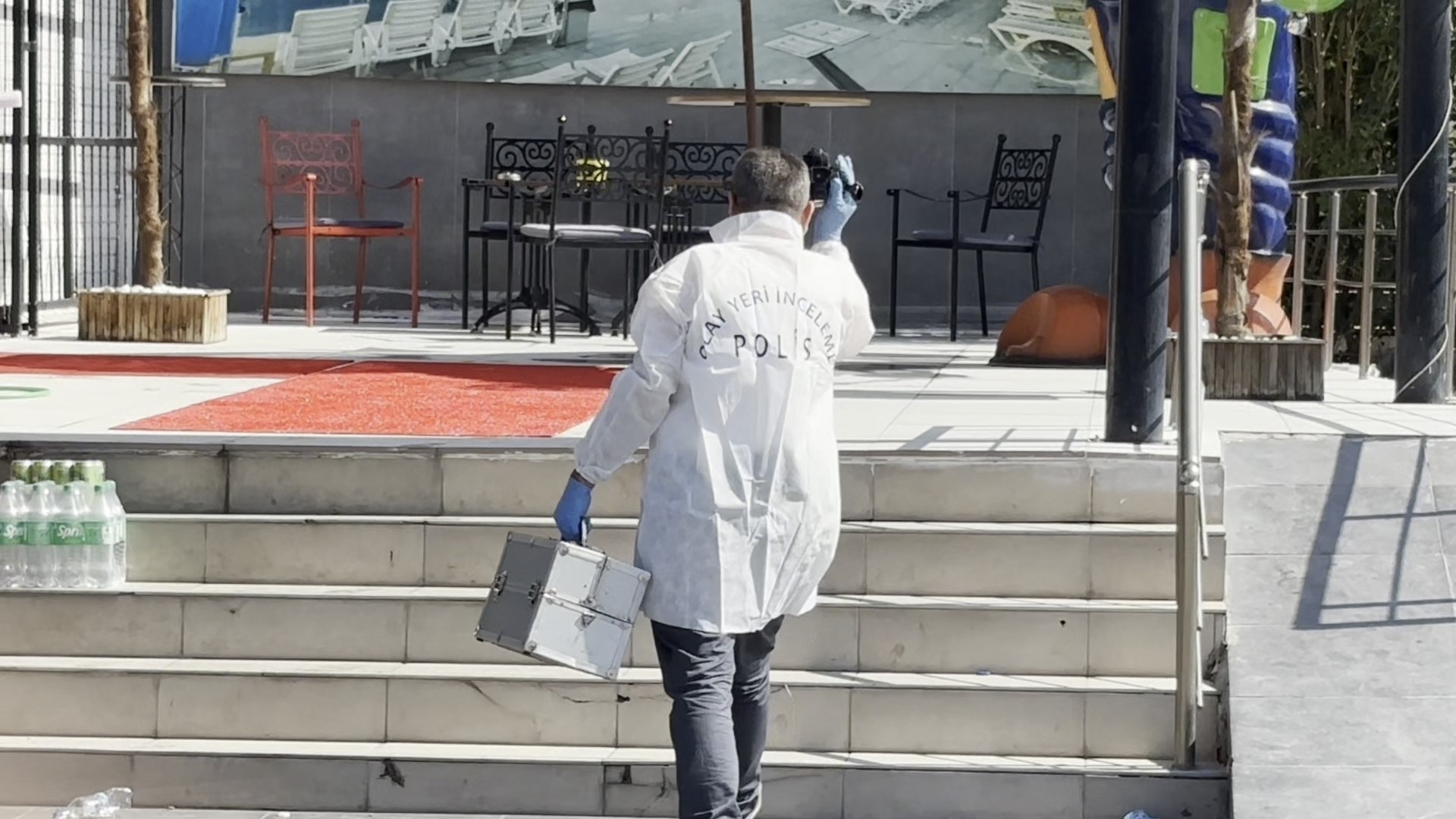Bursa'da bir aquaparkta, dengesini kaybeden 16 yaşındaki temizlikçi 10 metre