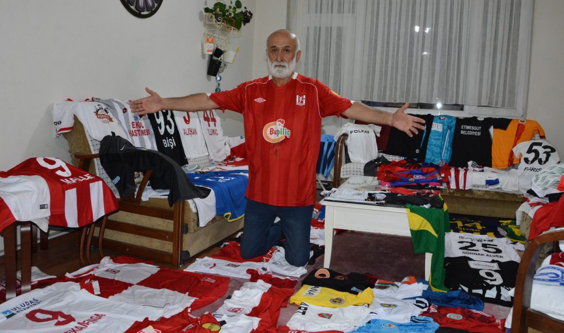 Balıkesir'de 35 yıldır gazetecilik, son 10 yıldır ise spor muhabirliği