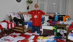 Balıkesir'de 35 yıldır gazetecilik, son 10 yıldır ise spor muhabirliği