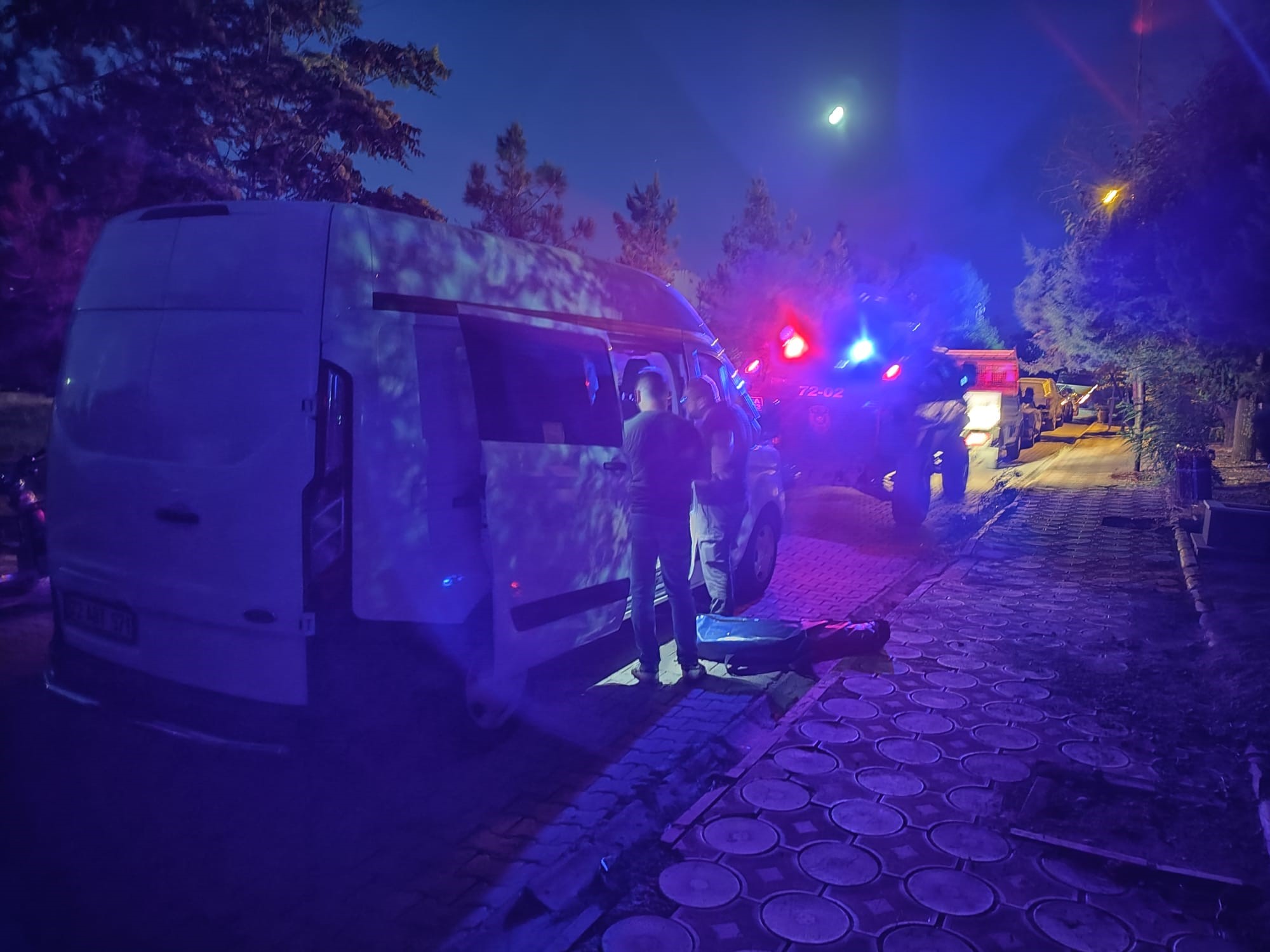 Mezarlıkta dehşet: Baba, oğlu ve yeğeni öldü 1 Mezarlıkta dehşet: Baba, oğlu ve yeğeni öldü