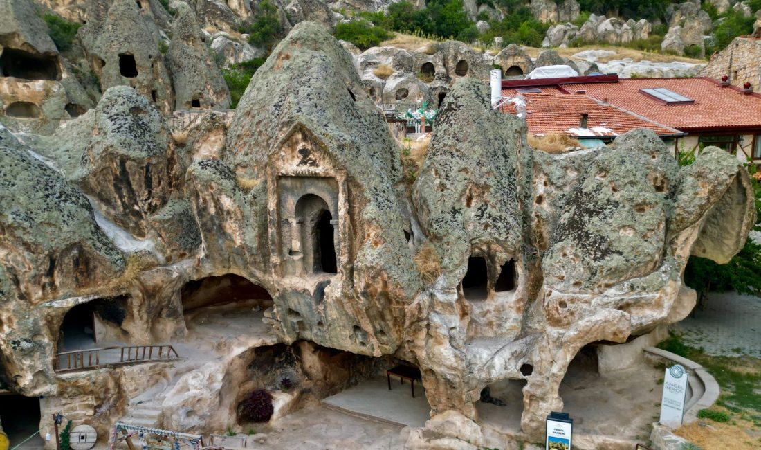 Frig Vadisi'nin en önemli tarihi eserlerine ev sahipliği yapan Afyonkarahisar'ın