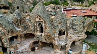 Frig Vadisi'nin en önemli tarihi eserlerine ev sahipliği yapan Afyonkarahisar'ın