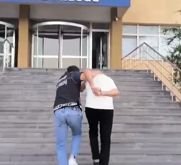 Kayseri’de polis ekipleri tarafından yapılan çalışmalarda, hakkında ‘kasten öldürme’ suçundan