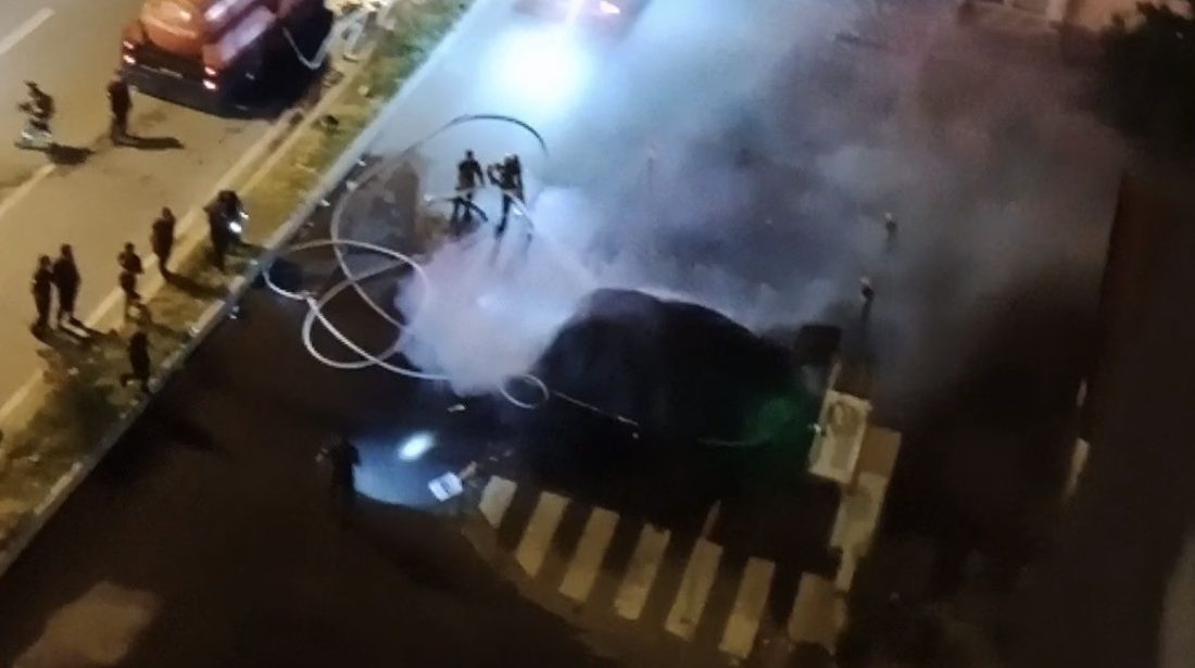 Kayseri’nin Melikgazi ilçesinde şarj olduğu sırada alev alan elektrikli SUV