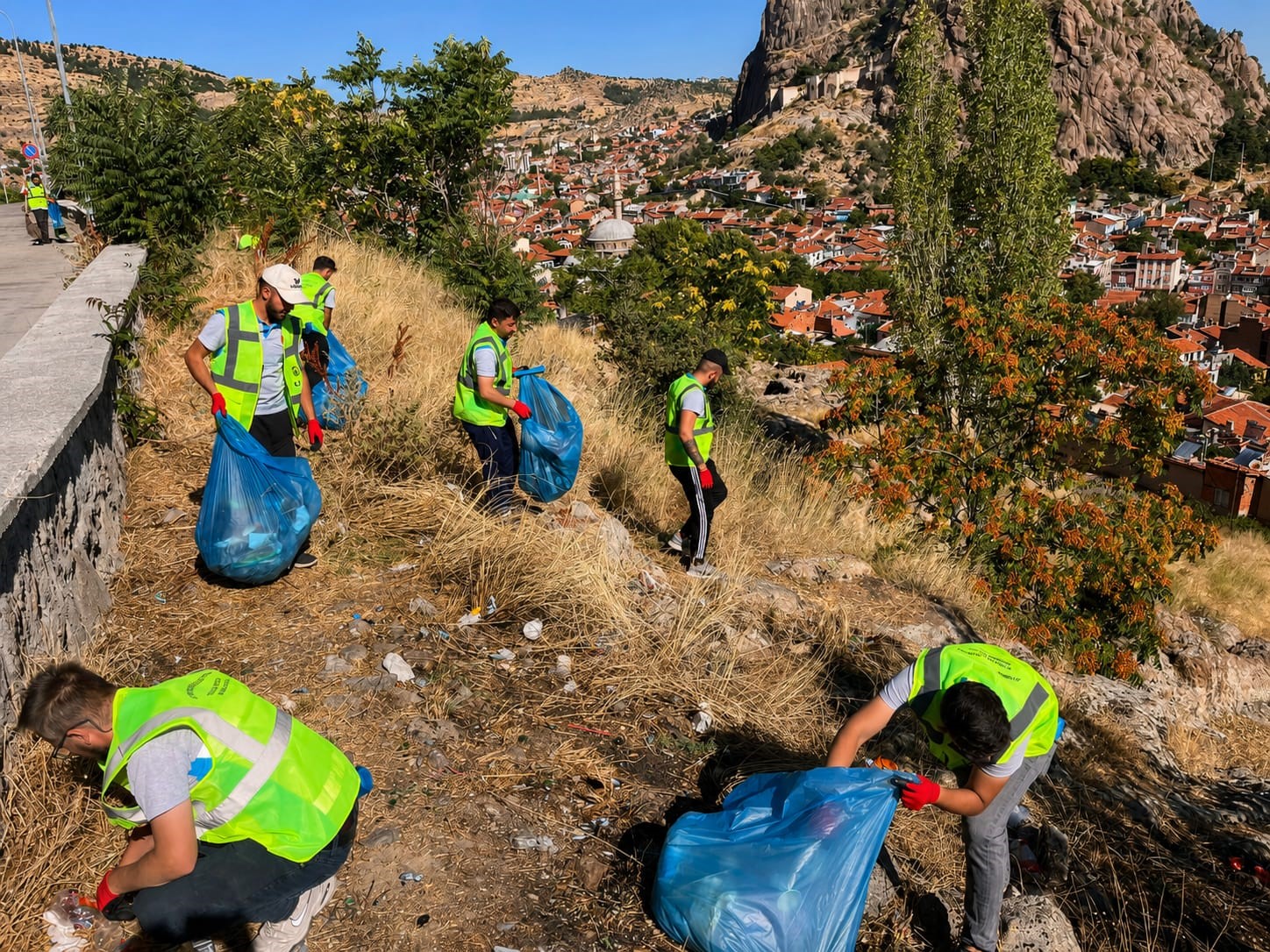 Hıdırlık'ta çevre kirliliği pes dedirtti 1 Hıdırlık'ta çevre kirliliği pes dedirtti