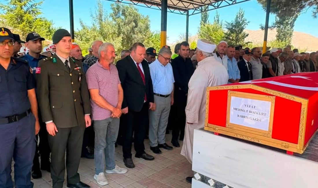 Afyonkarahisar'da vefat eden Kıbrıs Gazisi Mehmet Bozkurt, düzenlenen askeri törenin
