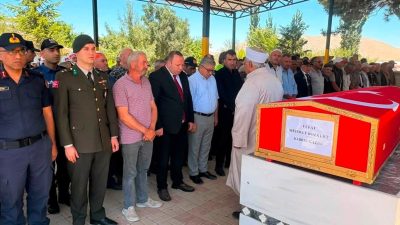Afyonkarahisar'da vefat eden Kıbrıs Gazisi Mehmet Bozkurt, düzenlenen askeri törenin
