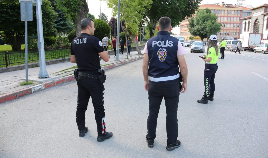 Afyonkarahisar’da 3 bin 912 kişi sorgulandı, 16 araç trafikten men