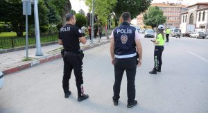 Afyonkarahisar’da 3 bin 912 kişi sorgulandı, 16 araç trafikten men