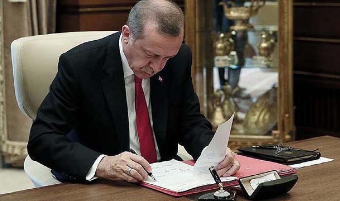 Cumhurbaşkanı Erdoğan’ın imzasıyla Afyonkarahisar’daki TCDD 7. Bölge Müdürü Adem Sivri