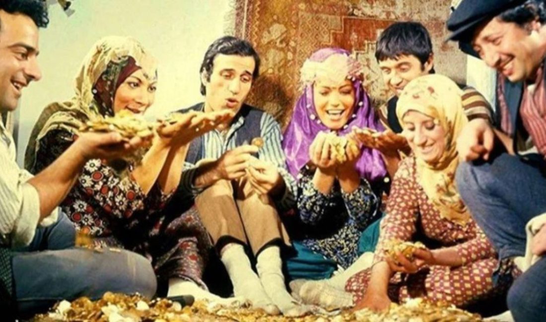 Afyonkarahisar Belediyesi'nin düzenlediği Açık Hava Sinema Akşamları, Yeşilçam'ın unutulmaz yapımlarından