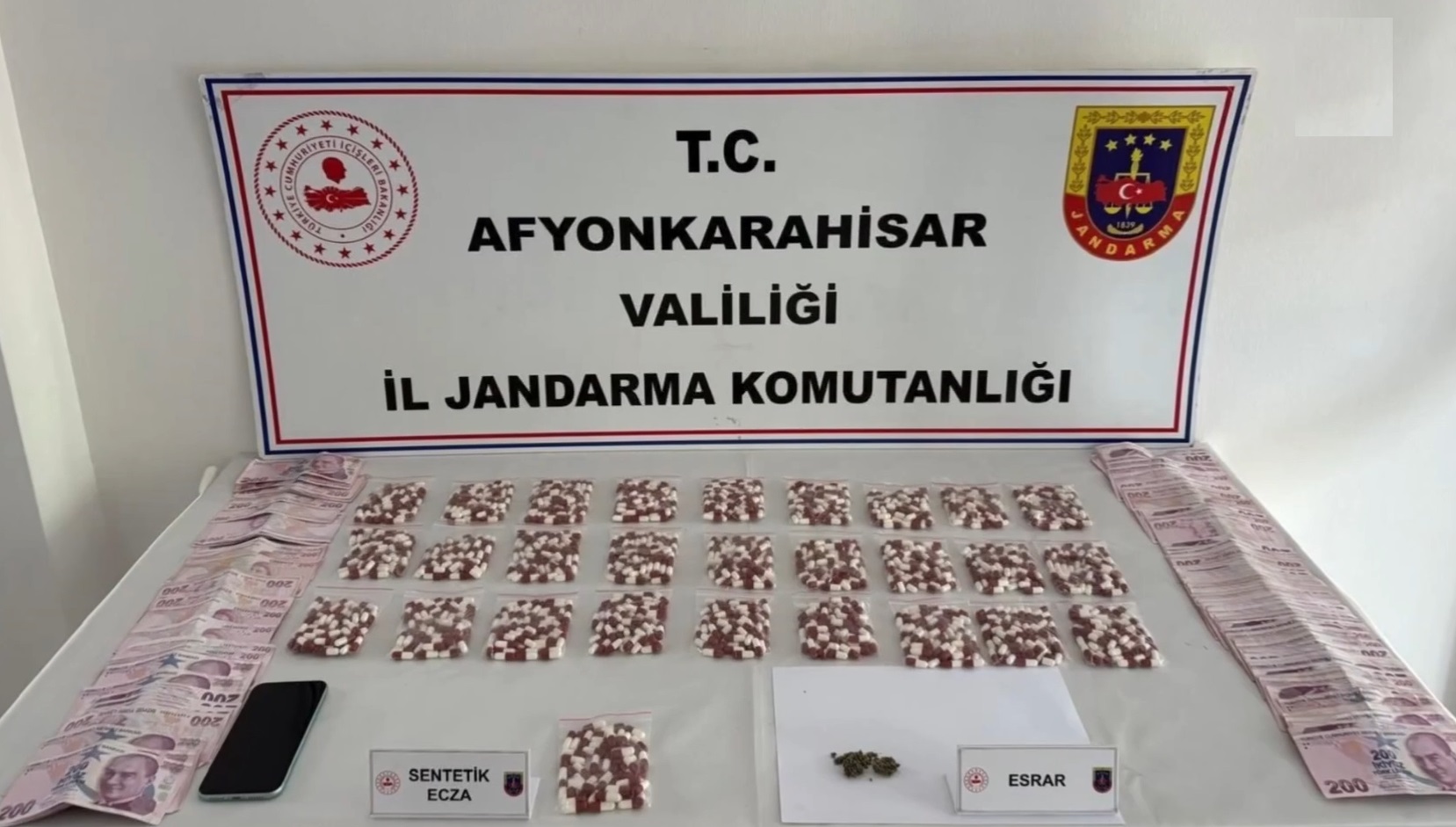 İçişleri Bakanlığı, Jandarma Genel Komutanlığı ekiplerince uyuşturucu madde satıcılarına ve