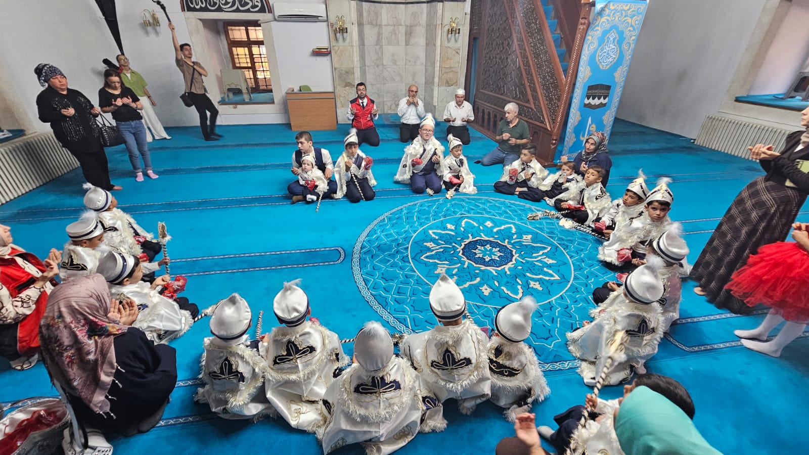 Afyonkarahisar'da anlamlı sünnet şöleni 2 Afyonkarahisar'da anlamlı sünnet şöleni