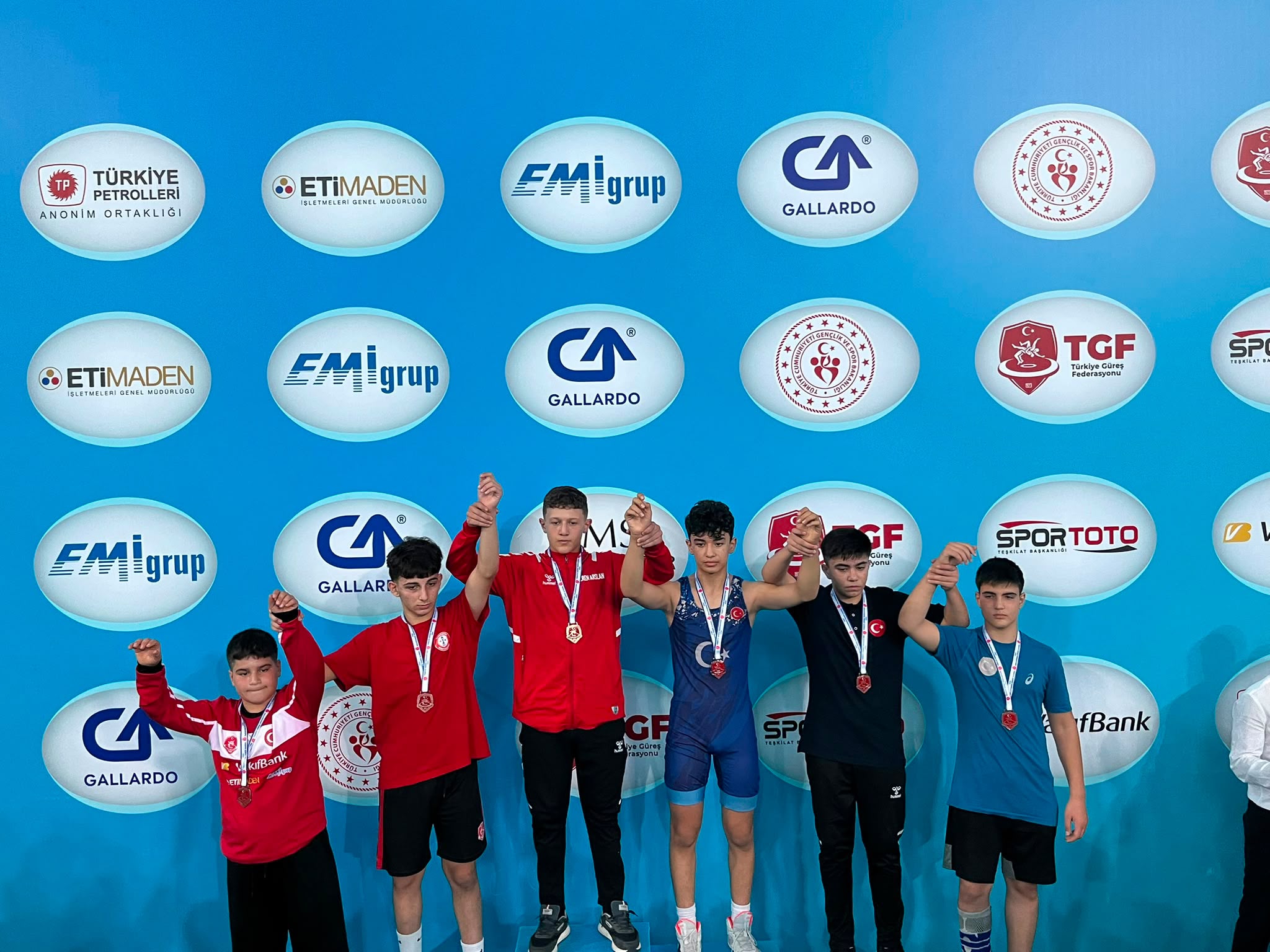 Afyonlu güreşçi Ömer Akkaya Türkiye ikincisi oldu