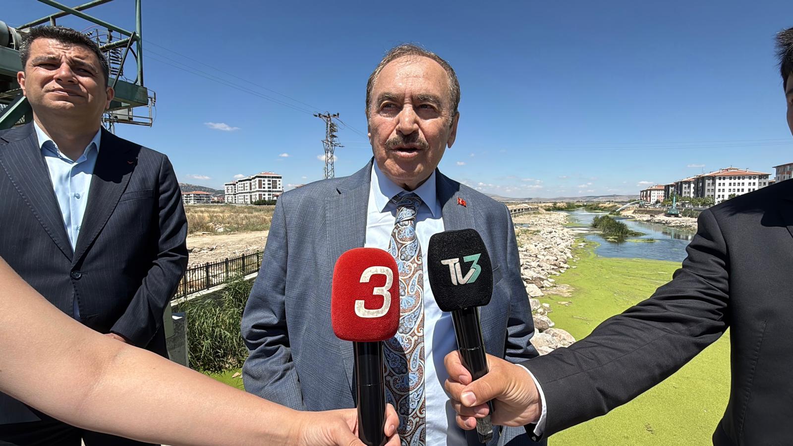 Akarçay temizliğine DSİ'den özel makine desteği geliyor 4 Akarçay temizliğine DSİ'den özel makine desteği geliyor
